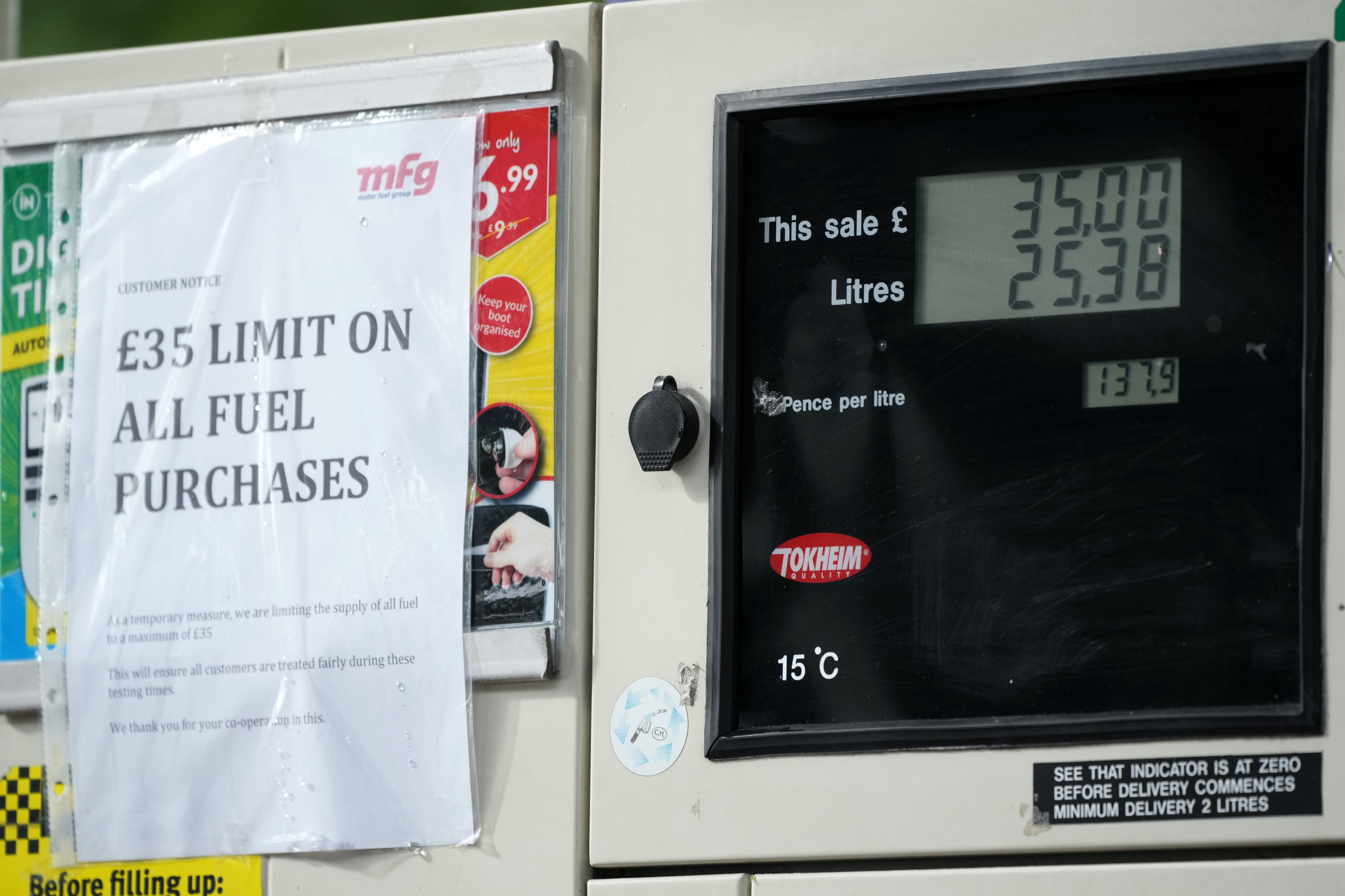 Boris Johnson reassures drivers petrol shortage ‘stabilising’ - but ...