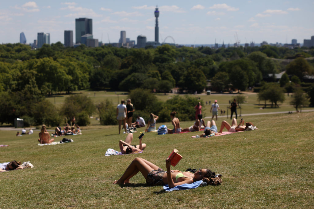 UK weather: Country could bask in ‘record temperatures’ reaching 30C this week Met Office predicts