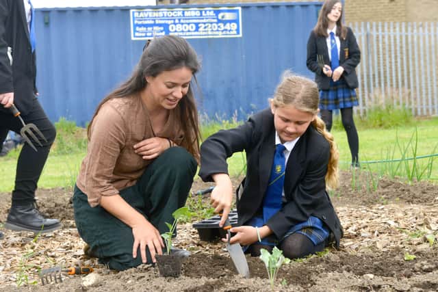 TV horticulturist Frances Tophill helps Sandhill View Academy students in the school garden.