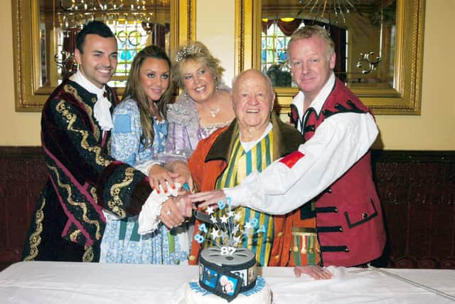 The stars of Cinderella in 2007, including Les with Mickey Rooney.