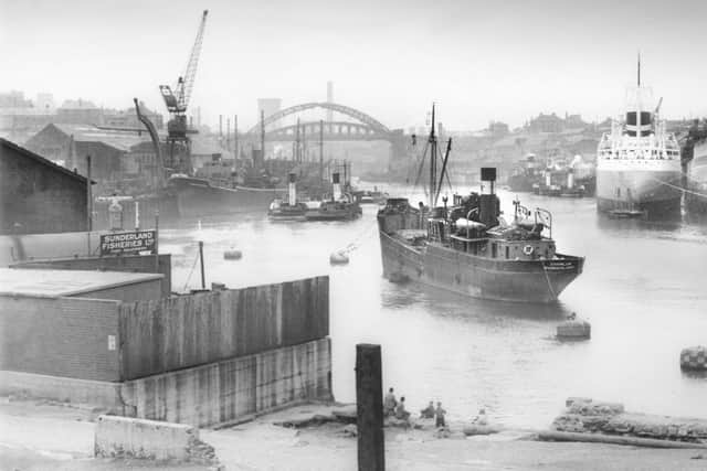 The river looking towards the bridge in 1952.