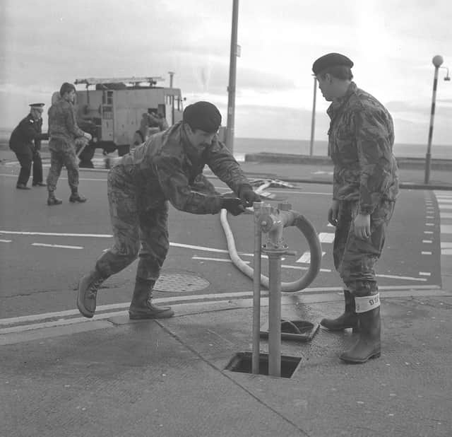 Teamwork for a ''dummy run'' in 1977.