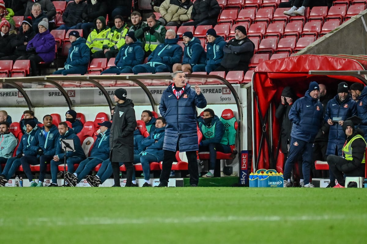 Another Sunderland injury blow, Alex Pritchard's reception plus Huddersfield's timely change