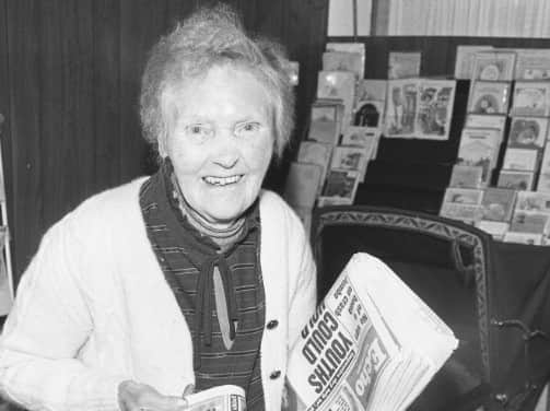 Lizzy Hall who made her last delivery of the Sunderland Echo on Christmas Eve in 1988.