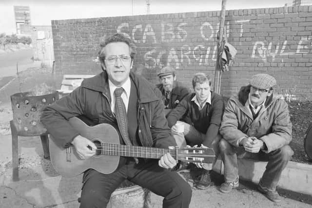 Geordie folk singer Alex Glasgow joined the pickets outside Wearmouth Colliery in October 1984.