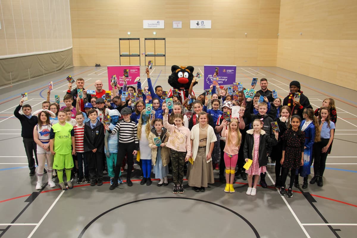 Safc Reading SAFC stars read with kids on World Book Day at the Beacon of Light
