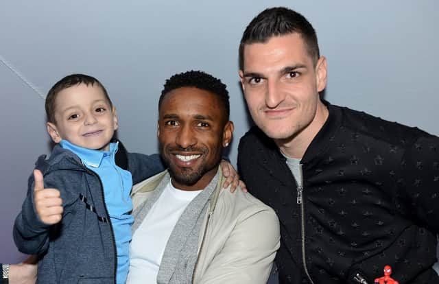 Bradley Lowery with Jermain Defoe and fellow SAFC star Vito Mannone in 2017.