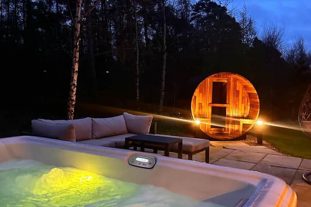 Private hot tub and sauna at couples lodge, Olive