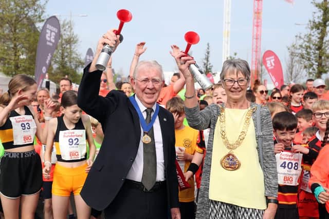 Mayor of Sunderland Cllr Dorothy Trueman starting the 3k with her husband and consort Cllr Harry Trueman