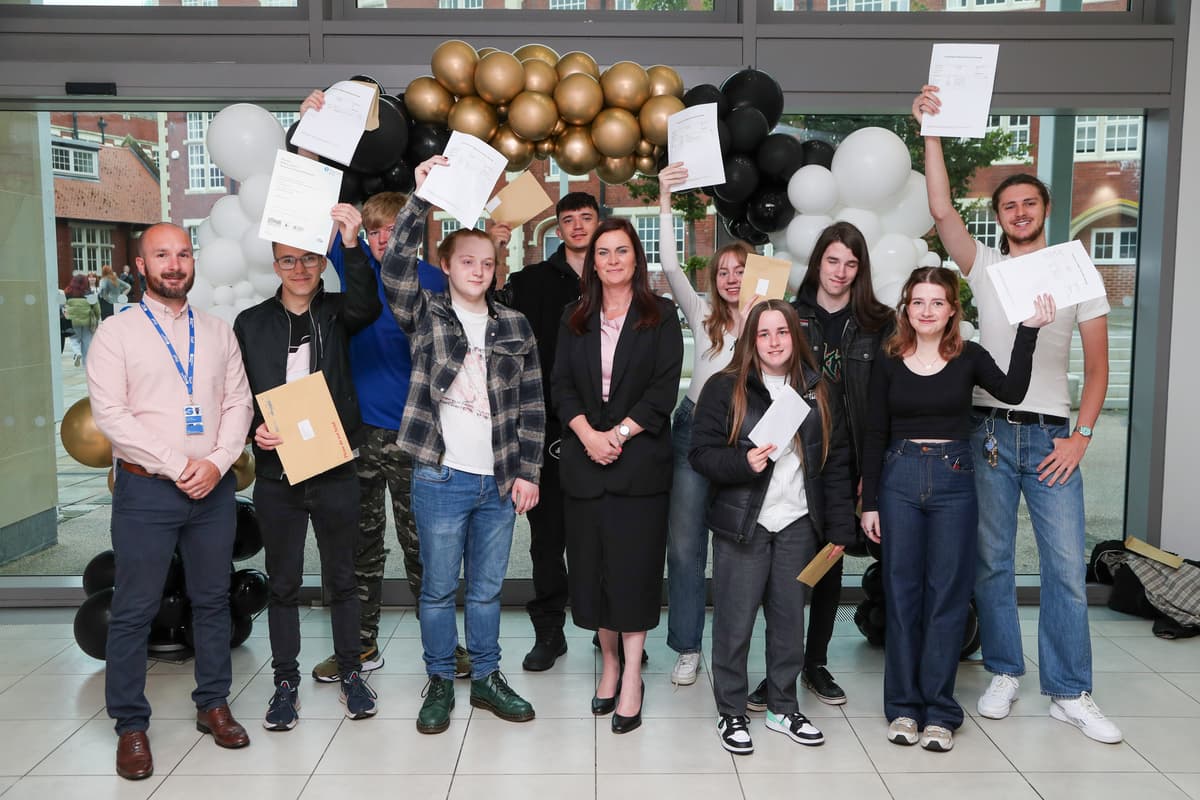 A Level Results Day 2025 LIVE: News, results & clearing advice