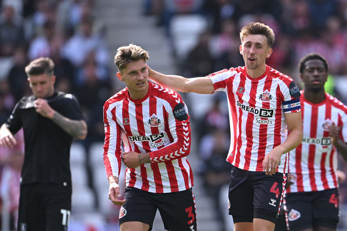 'Hasn't coped' - Sunderland fans call on Régis Le Bris to make changes ...