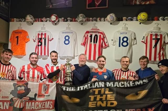 A wonderful moment when the Italians spent time at the Fans Museum.