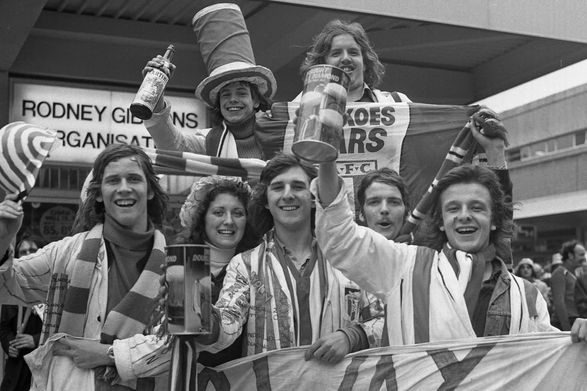 Safc Reading Fans at their happiest: 13 joyful images of SAFC supporters headed to ...