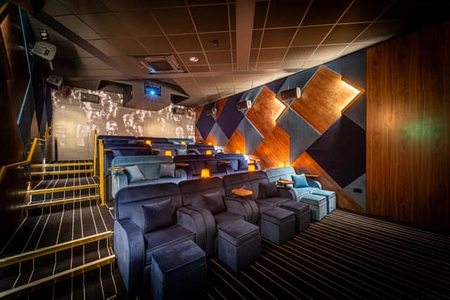 The Avenue private screen