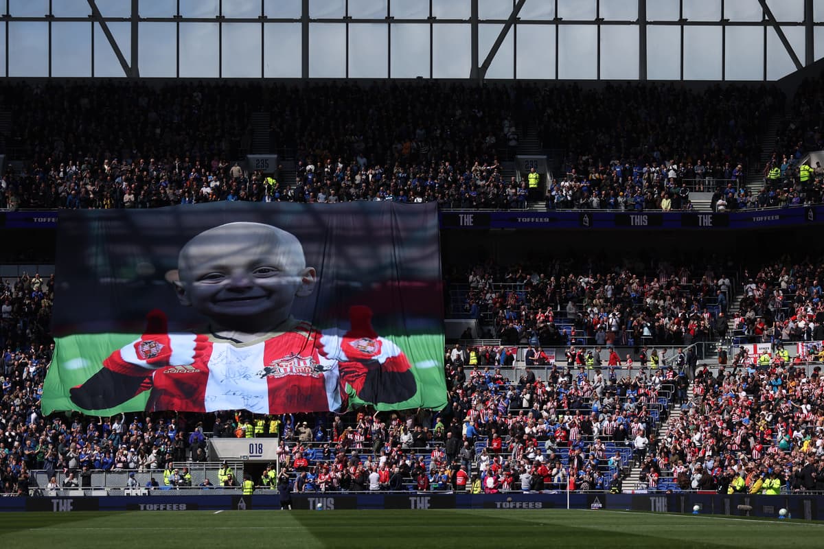 Everton fans show class as Bradley Lowery’s family welcomed for emotional ...
