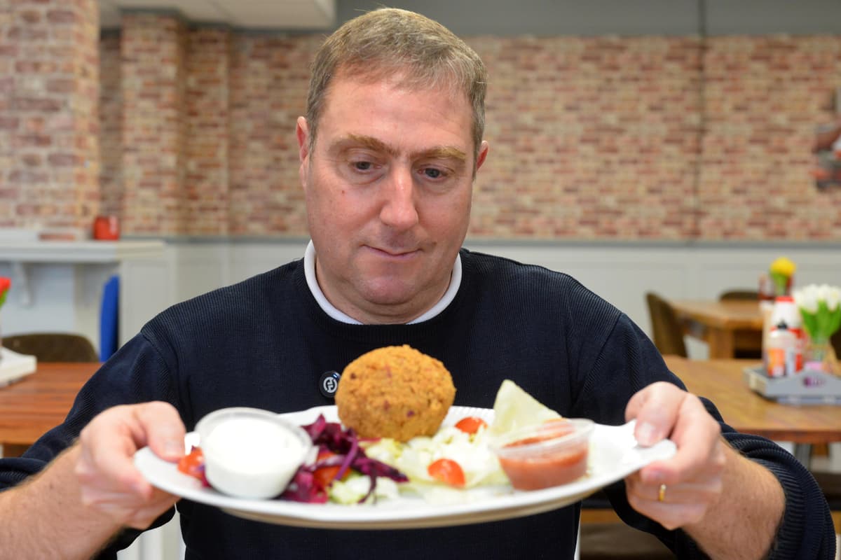 Watch as I try the UK's first known doner kebab scotch egg and it was made ...