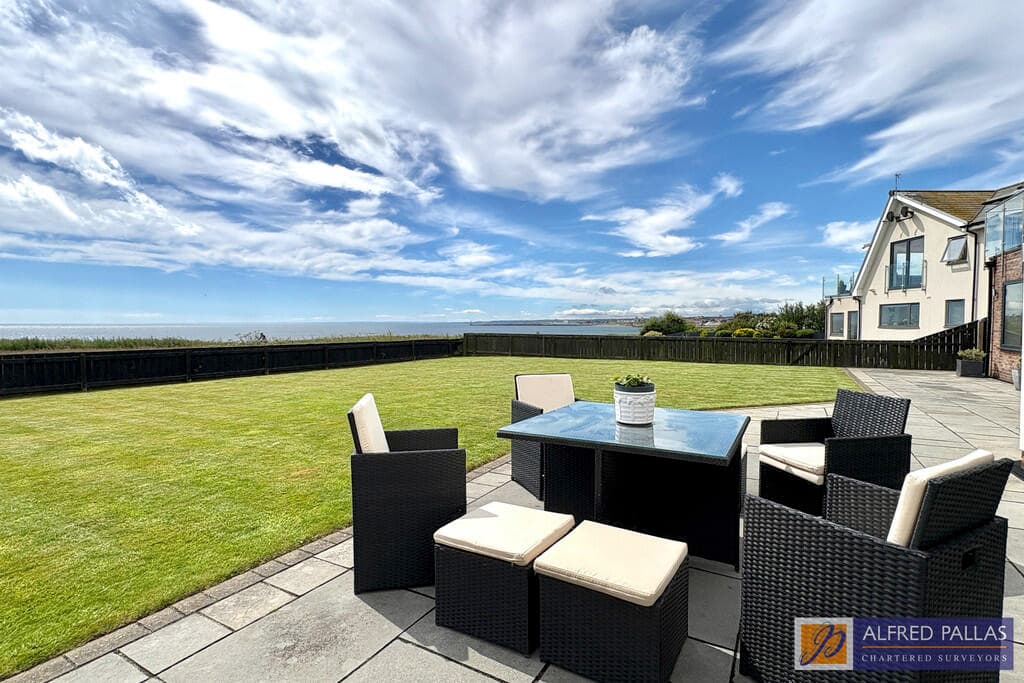 More photos of this Whitburn stunner which has had you marvelling over its ...