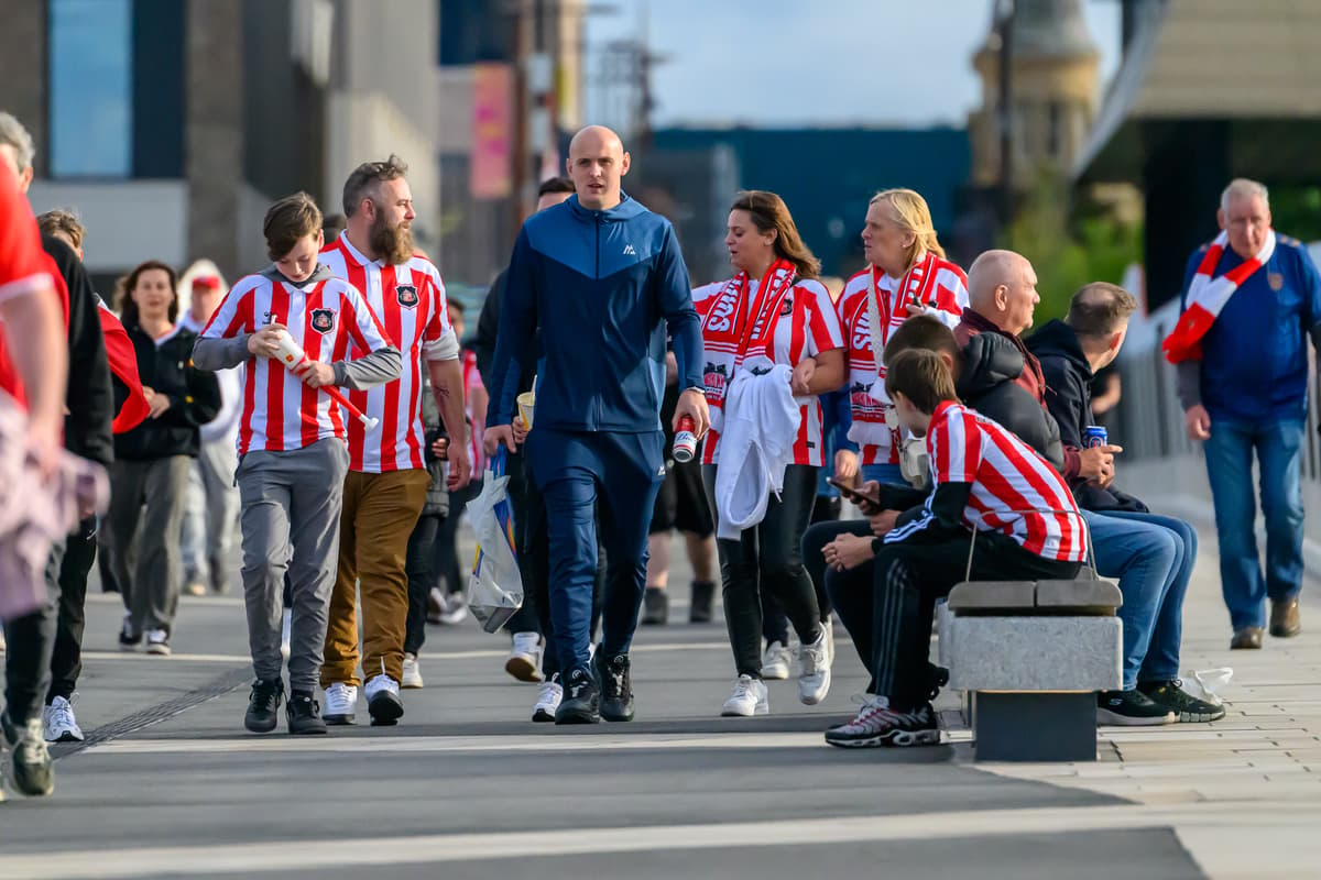 Fantastische Bilder von Sunderland- und AZ-Alkmaar-Fans vor dem ...
