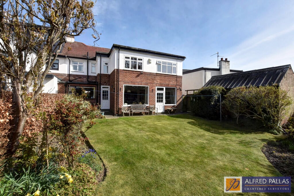 5-bedroom Cleadon house listed with three reception rooms