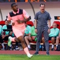 Régis Le Bris loses his cool during Sunderland's comeback win over Torreense as Noah Sadiki makes history