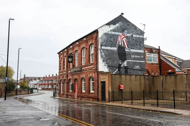 A new mural paying tribute to Eddie Burbanks has been completed.