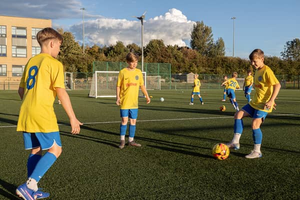 Hetton Juniors U14 Inter players show off their new match kit.