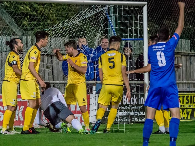 PHOTO FOCUS: Whitby Town v Scarborough Athletic / October 2017