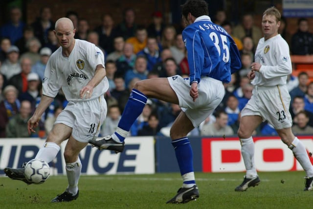 Danny Mills threads a through ball past Leicester City's Jon Ashton as David Batty looks on.