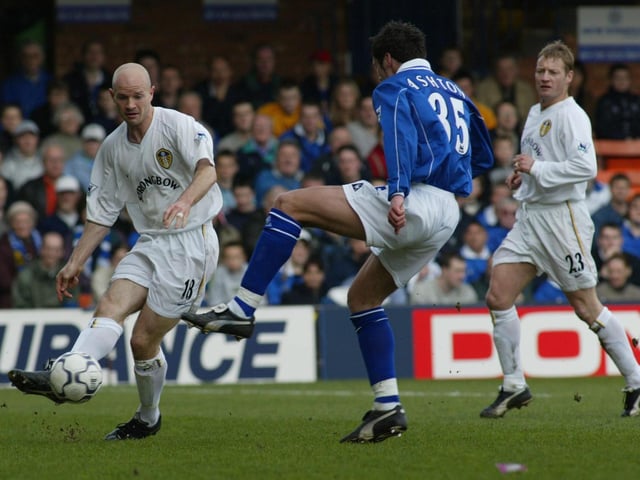Danny Mills threads a through ball past Leicester City's Jon Ashton as David Batty looks on.