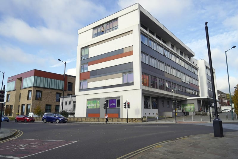 Residents who are a ‘critical worker’ or otherwise have to leave the house to go to work can now access lateral flow testing at Wakefield College. The new site is available for pre-booked appointments only. To book an appointment, please visit https://wakefieldlft.eventbrite.co.uk/. There is currently no option for telephone appointments.