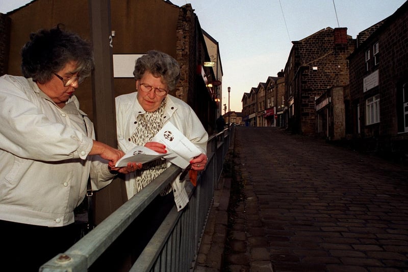 There was a wrangle between Cablemedia and Yorkshire Electricity over street lights on The Steep. Pictured is Coun Moira Dunn (left) explaining the problem to resident Kathleen Greenwood.