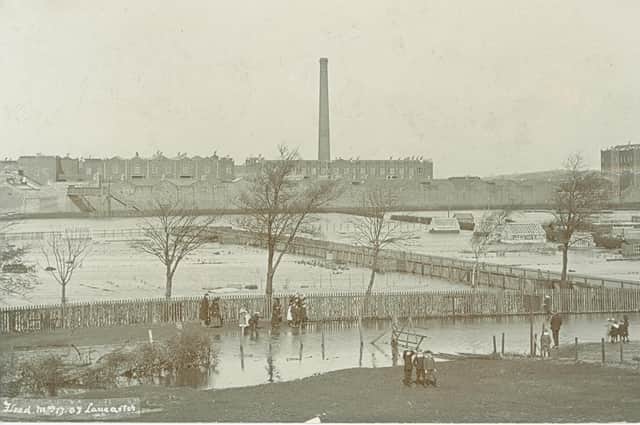 Floods at Willow Lane, Lancaster, in 1907.