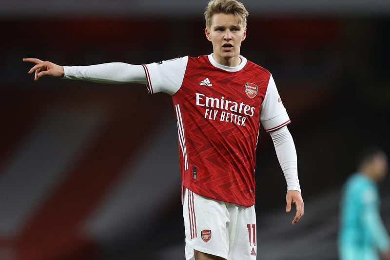 Arsenal want to keep Norwegian midfielder Martin Odegaard at the club when his loan spell from Real Madrid ends, but Liverpool are also interested in the 22-year-old. (AS)