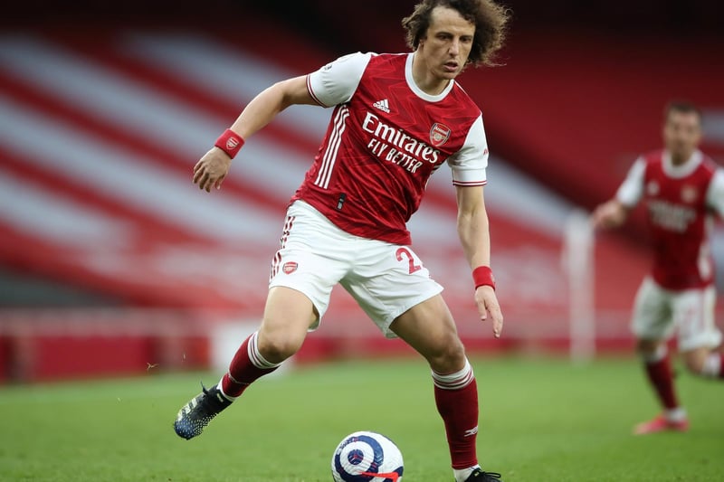 Arsenal and Brazil defender David Luiz will have to take a pay cut if he is to stay at the Premier League club beyond this summer. (Sun)