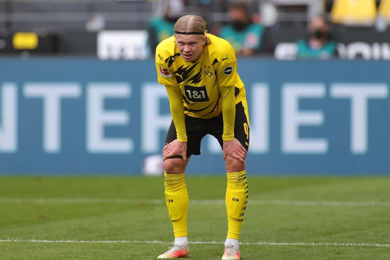 Borussia Dortmund chief executive Hans-Joachim Watzke insists the German side are planning for next season with Erling Haaland. (Mirror)