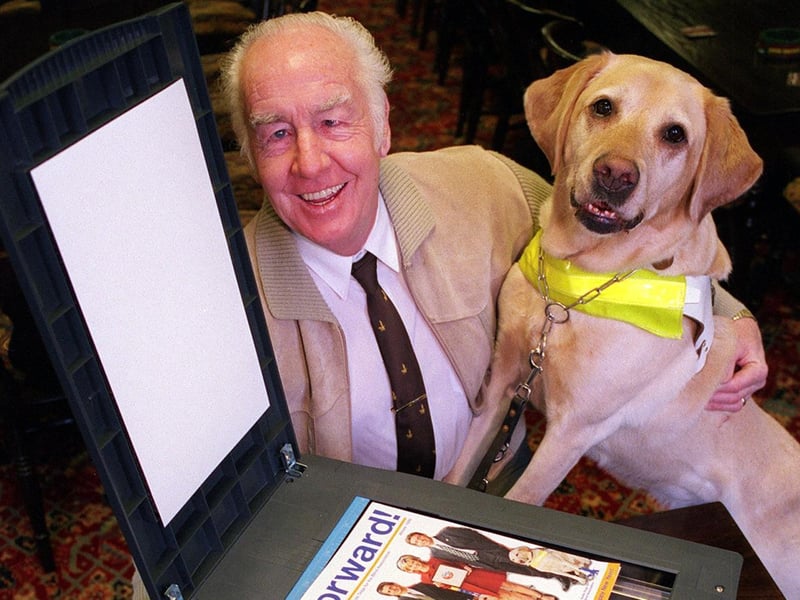 Whinmoor's Gary Lemm received a £4,000 Aladdin Ambassador Pro, Reading Edge Scanner after fundraising from members of the Seacroft Green Social Club.