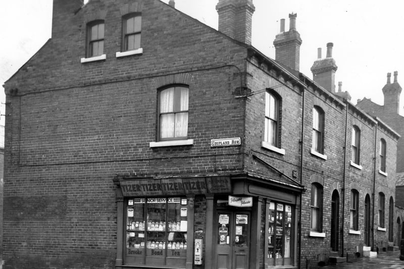 December 1965, Coupland Row, grocers and sweet shop with the name H and E Simpson over the door. This is the corner with Coupland Terrace in Beeston.