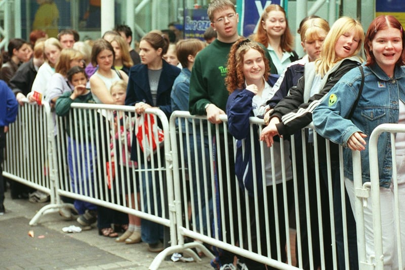The queue at the Breeze 99 ticket launch outside the Virgin Megastore.