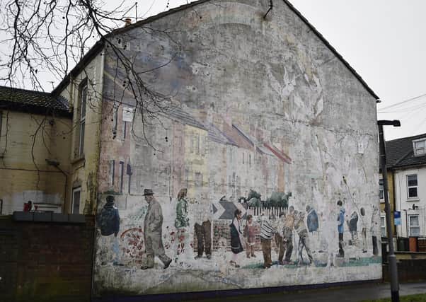 Old mural at Gladstone Street opposite Faizan-e-Madina mosque EMN-210114-163444009