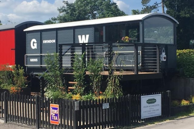 Originally constructed in 1940 by Great Western Railway, the charming carriage has been beautifully converted in clean-lined vintage style, and is set within Northiam Steam Railway Station, a working station on the Kent and East Sussex steam railway line.