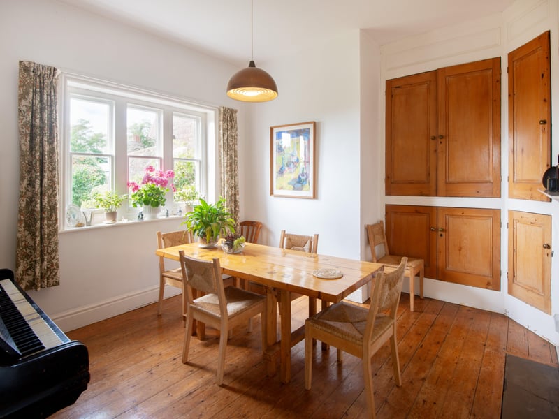 Hill Lodge, Lewes, via Zoopla