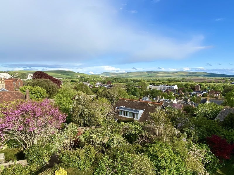 Hill Lodge, Lewes, via Zoopla