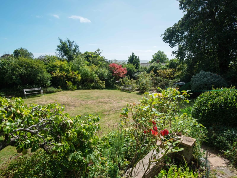 Hill Lodge, Lewes, via Zoopla