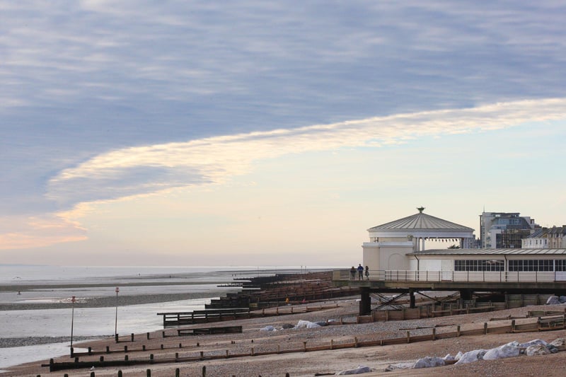 Worthing Beach is right by the town centre, perfect to grab a coffee and go for a scenic stroll.  Photo by Derek Martin Photography SUS-200120-170048008