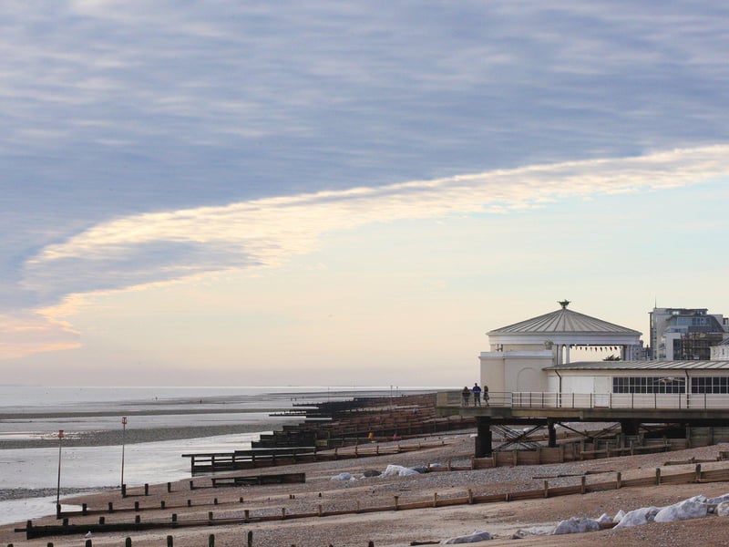 Worthing Beach is right by the town centre, perfect to grab a coffee and go for a scenic stroll.  Photo by Derek Martin Photography SUS-200120-170048008