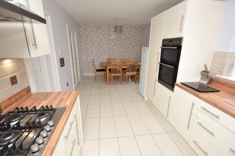 Well-equipped kitchen  with  double oven, a range of integrated appliances.