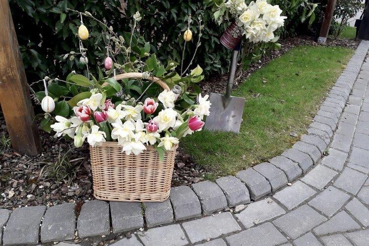 A vibrant flower basket brought spring to this house