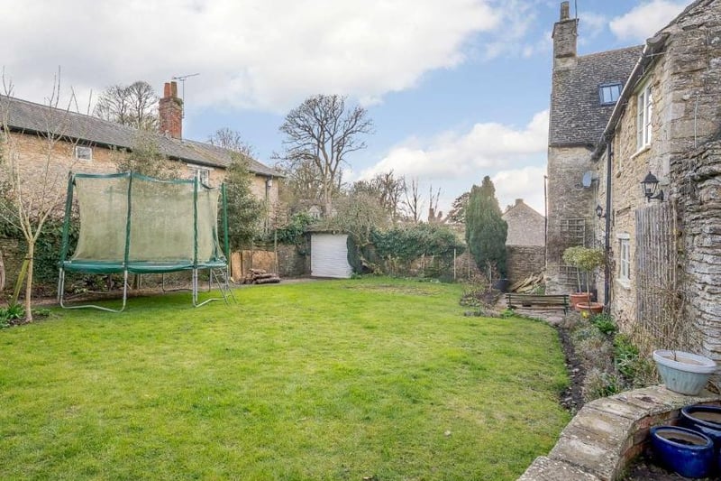 Garden view at Ivy Cottage (Image from Rightmove)