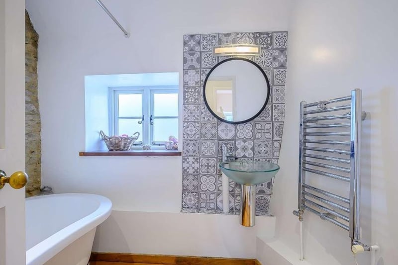 Bathroom at Ivy Cottage (Image from Rightmove)
