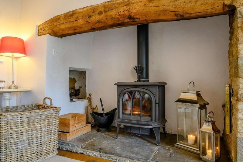 Living room fireplace at Ivy Cottage in Aynho (Image from Rightmove)